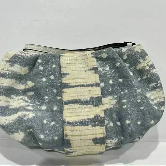 Simply Vera Wang Wristlet Wrist bag Blue and cream ❤️ - Picture 7 of 7